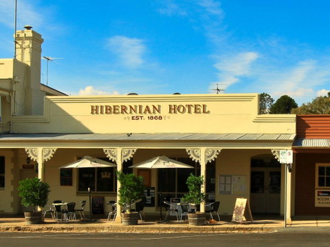 Hibernian Hotel Apartments - Accommodation Main Beach 0