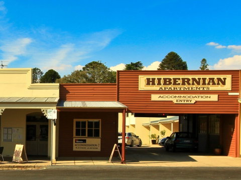 Hibernian Hotel Apartments - Accommodation Main Beach 1