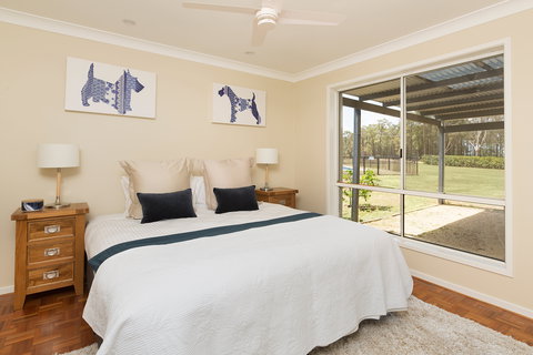 Hillcrest House - Accommodation Main Beach 2