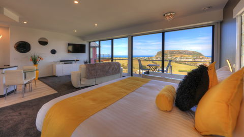 Horizon Deluxe Apartments - Accommodation Main Beach 0