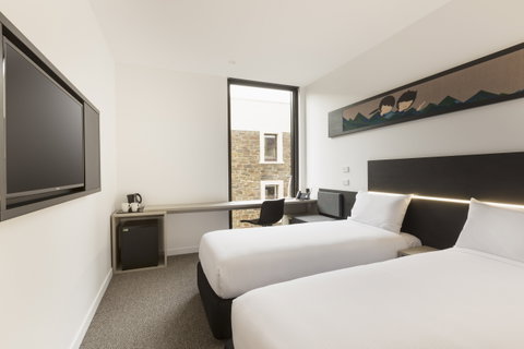 Ibis Adelaide - Accommodation Main Beach 1