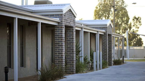 Kennedy Villas - Accommodation Main Beach 0
