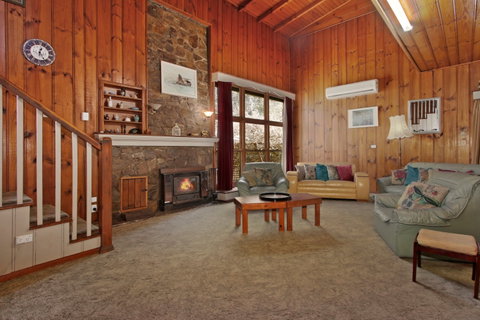 Le Chateau - Accommodation Main Beach 1