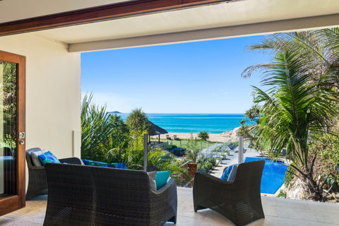 Liapari Beach House - Accommodation Main Beach 1