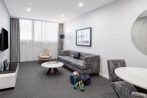 Meriton Suites North Sydney - Accommodation Main Beach 2