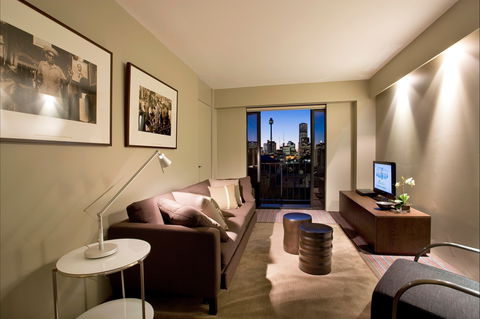 Overlooking The City's Silhouette - Accommodation Main Beach 0