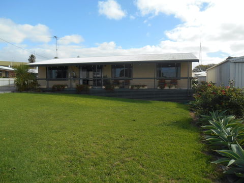 Roshy's Retreat - Accommodation Main Beach 0