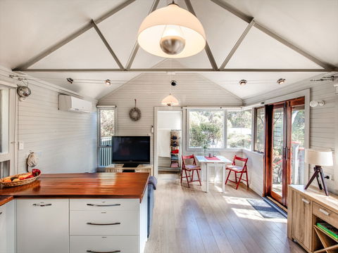Serenity Cottage - Accommodation Main Beach 0