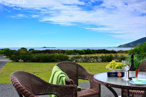 Sisters Beach Retreat - Accommodation Main Beach 0