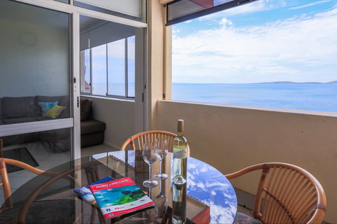Spalding Lodge Unit 12 - Accommodation Main Beach 0