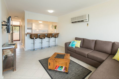 Spalding Lodge Unit 12 - Accommodation Main Beach 1