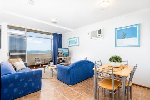 Spalding Lodge Unit 10 - Accommodation Main Beach 1