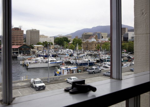 Sullivans Cove Apartments - Harbourside - Accommodation Main Beach 1