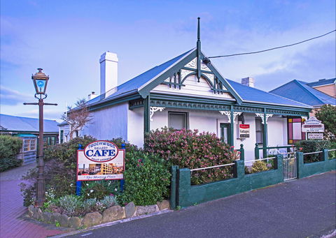 Touchwood Cottages & Gallery & Cafe - Accommodation Main Beach 0