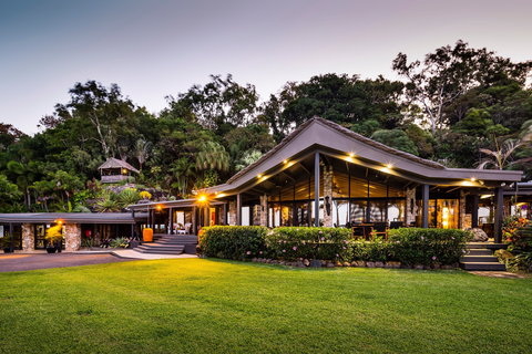 Trinity Beach Palace - Accommodation Main Beach 1