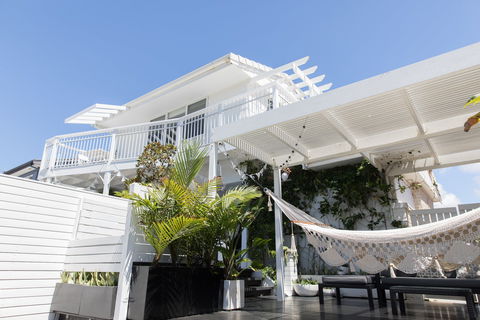 White Beach Cottage - The Perfect Beach Getaway - Accommodation Main Beach 0