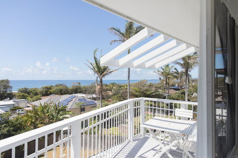White Beach Cottage - The Perfect Beach Getaway - Accommodation Main Beach 1