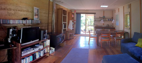 Windrose Bed And Breakfast - Accommodation Main Beach 1