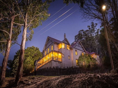 Yarrangobilly Caves House: Guest Rooms - Accommodation Main Beach 0