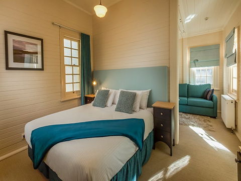 Yarrangobilly Caves House: Guest Rooms - Accommodation Main Beach 1
