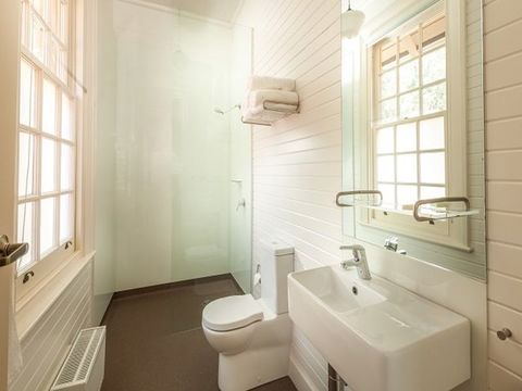 Yarrangobilly Caves House: Guest Rooms - Accommodation Main Beach 2