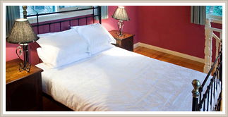 Cambridge Cottages - Accommodation Main Beach 1