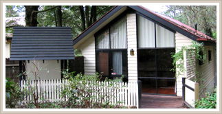 Cambridge Cottages - Accommodation Main Beach 5