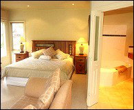 Valley Guest House - Accommodation Main Beach 0