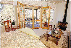 Valley Guest House - Accommodation Main Beach 2