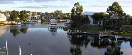 Captains Cove - Accommodation Main Beach 4