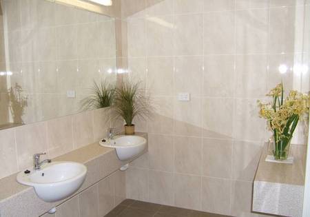 Astra Backpackers - Accommodation Main Beach 1