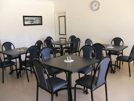 Astra Backpackers - Accommodation Main Beach 4