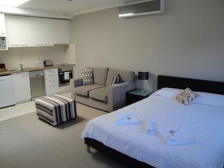 The Queenscliff Inn - Accommodation Main Beach 2