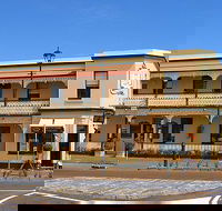 Seaview House - Accommodation Main Beach