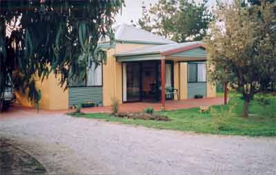 Alvina Holiday Cottages - Accommodation Main Beach 2
