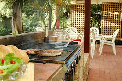 Truemans Cottages - Accommodation Main Beach 3