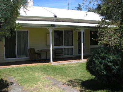Apollo Bay Backpackers - Accommodation Main Beach 1