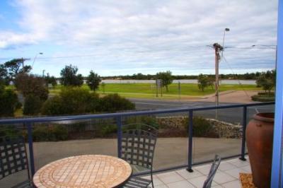 Ultimate Holiday Apartments - Accommodation Main Beach 1