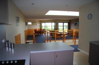 Ultimate Holiday Apartments - Accommodation Main Beach 5