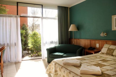 Moe Motor Inn - Accommodation Main Beach 2