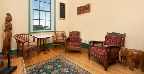 Annesley House - Accommodation Main Beach 1