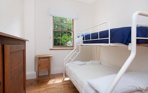 Annesley House - Accommodation Main Beach 3