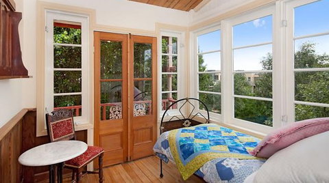 Annesley House - Accommodation Main Beach 5