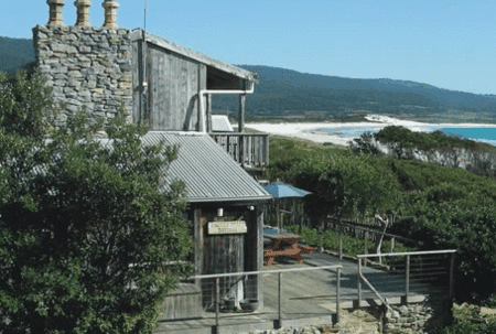 Aurora Beach Cottage - Accommodation Main Beach 0