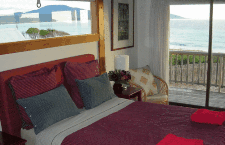 Aurora Beach Cottage - Accommodation Main Beach 1