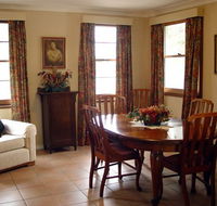 Pratically Lakeside B  B - Accommodation Main Beach
