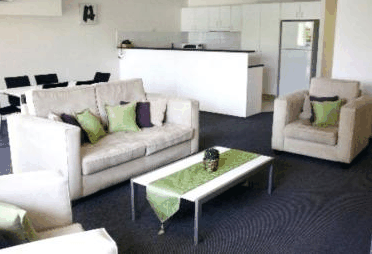 Oasis Holiday Apartments - Accommodation Main Beach 2