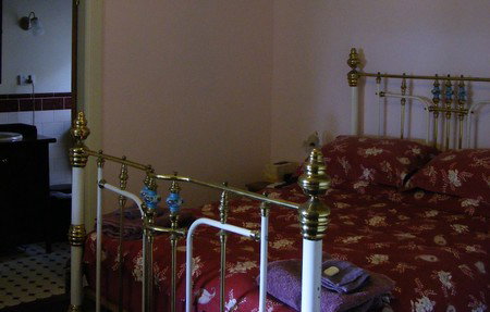 Dunns B & B - Accommodation Main Beach 0