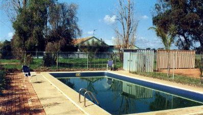 Mercury Motor Inn - Accommodation Main Beach 2