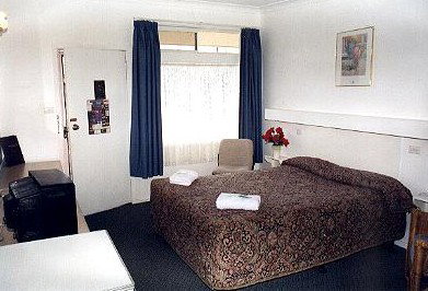 Mercury Motor Inn - Accommodation Main Beach 3